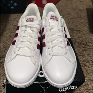 New White & Burgundy Women’s Size 9￼